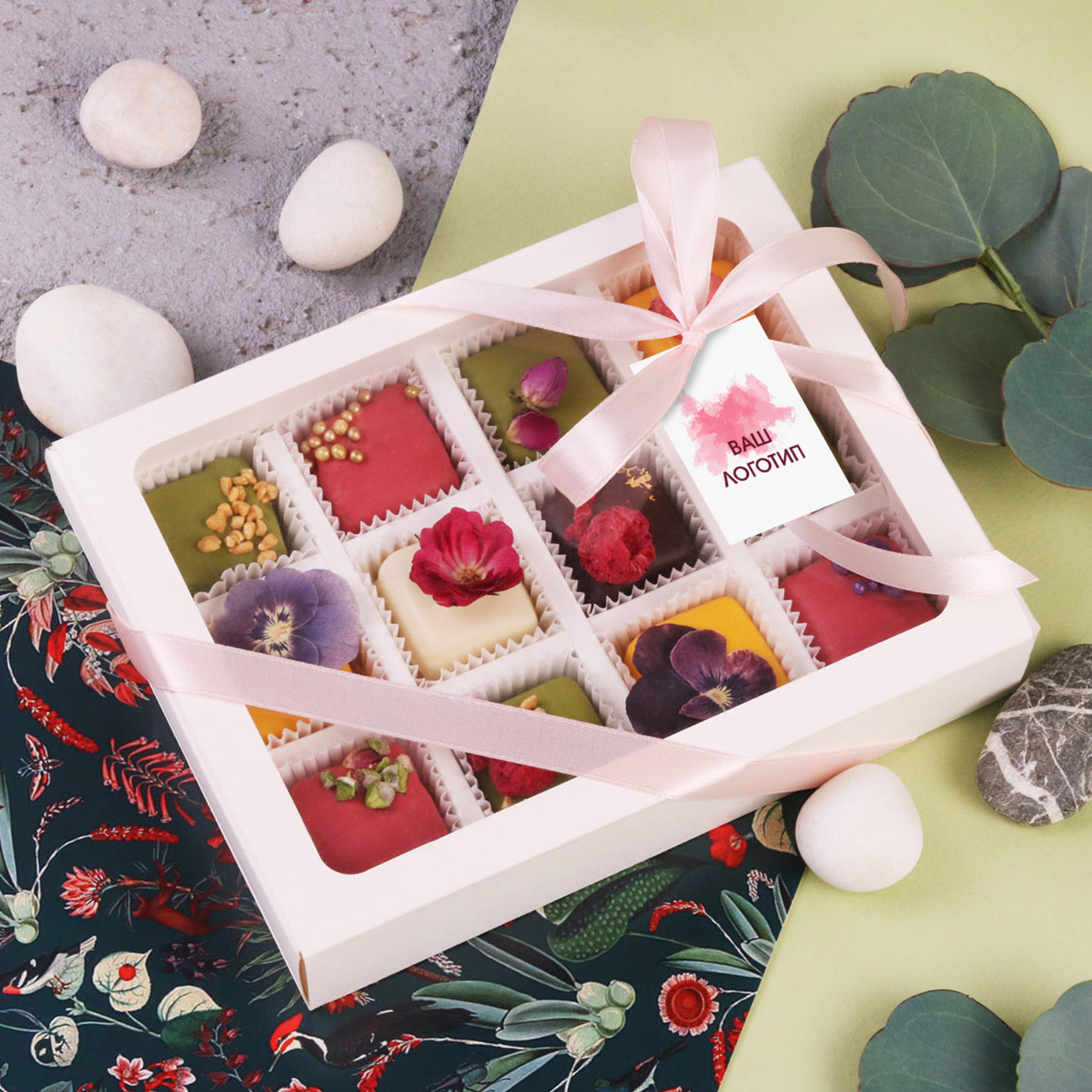 картинка Ассорти нарезных и марципановых конфет 12 шт от магазина Тринитарио