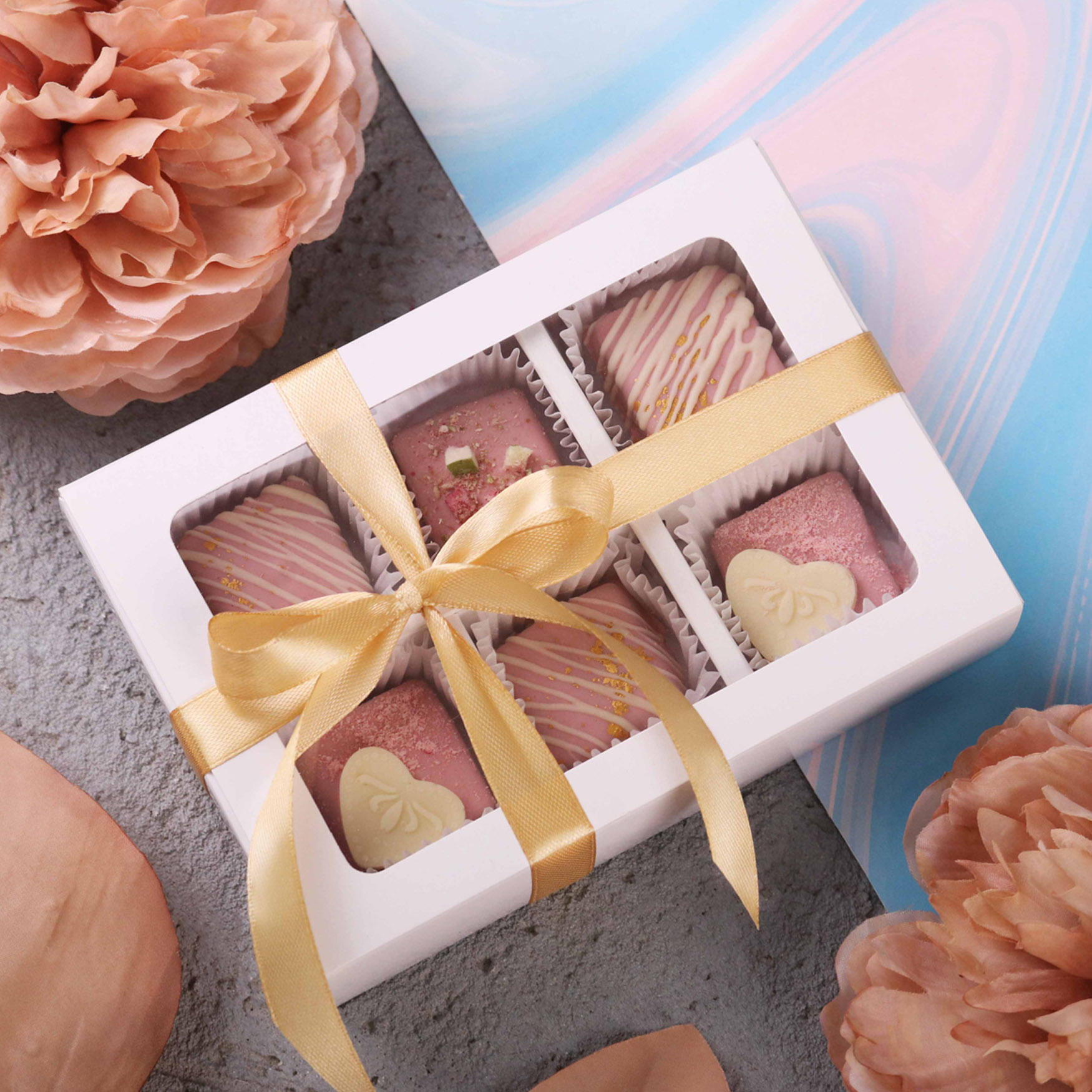 картинка Набор нарезных конфет с розовым декором 6 шт от магазина Тринитарио
