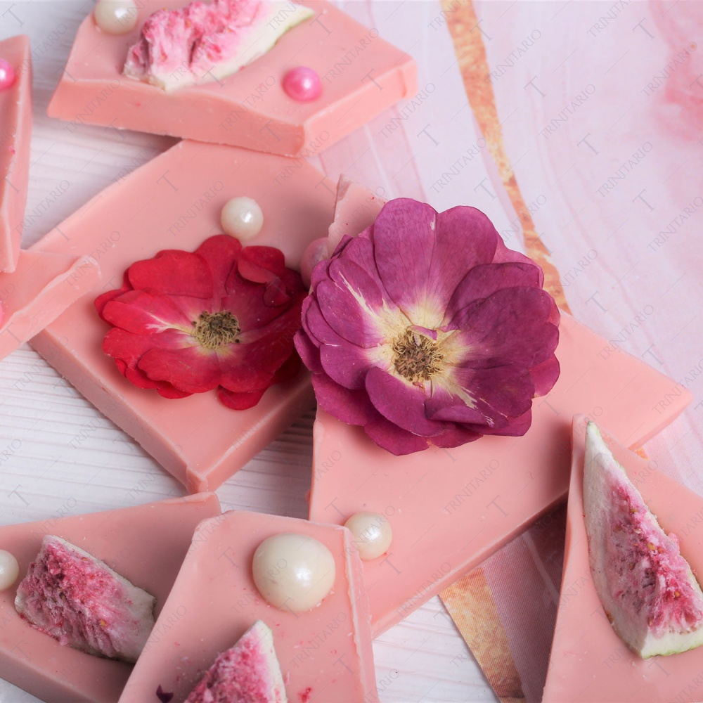 Колотый розовый шоколад с инжиром, цветами и сахарной посыпкой Нежное соцветие 100 г  фото 6