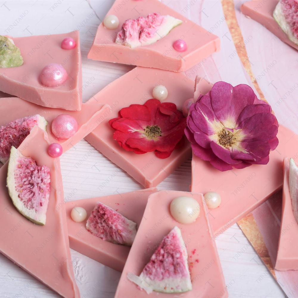Колотый розовый шоколад с инжиром, цветами и сахарной посыпкой Нежное соцветие 100 г  фото 7