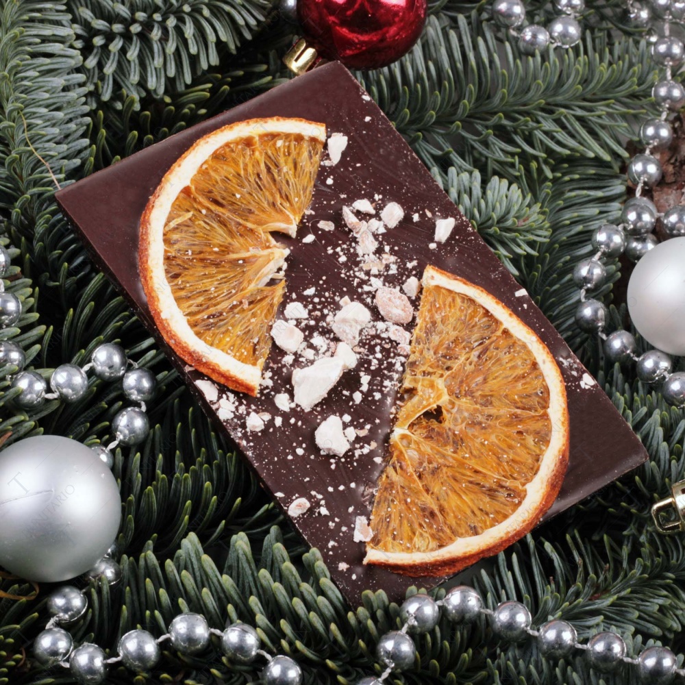 Темный шоколад с апельсином, фундуком и орегано 75 г в открытке фото 2
