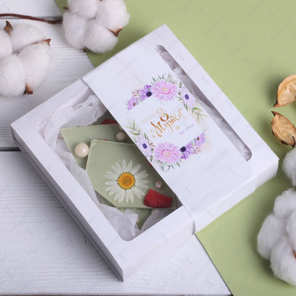 Колотый фисташковый шоколад с клубникой, цветами и сахарной посыпкой Нежное соцветие 100 г фото 4